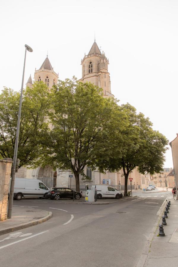 Romanee 6 Personnes Vue Cathedrale 2 Places De Parking Dijon